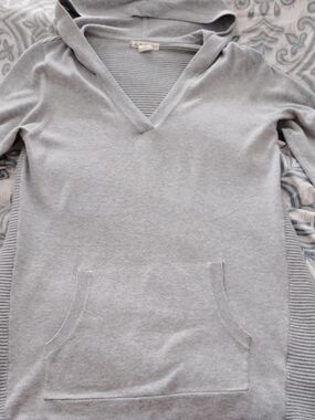 Dakini Light Gray Women's V-Neck Hooded Sweater